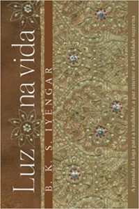 Capa livro Luz na Vida de BKS Iyengar